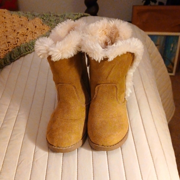 Cat & Jack Other - Girls toddler comfy boots size 7